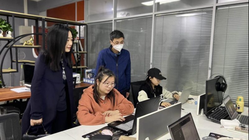 传媒公司加盟与直营：模式解析与选择要点
